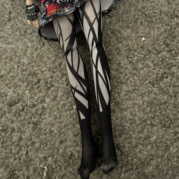 Desendants Isle of the Lost Evie Doll 2014 Disney Hasboro Blue Hair Barbie - Picture 3 of 7